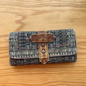 (8 for $20) 💛 BUCKLE Wallet